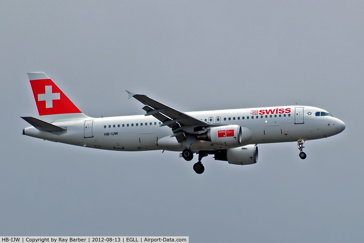 HB-IJW, 2003 Airbus A320-214 C/N 2134, Airbus A320-214 [2134] (Swiss International Air Lines) Home~G 13/08/2012. On approach 27L.