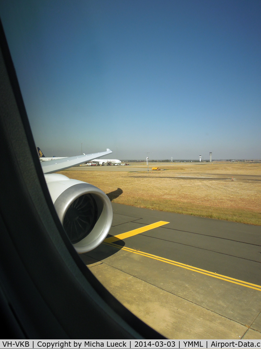 VH-VKB, 2013 Boeing 787-8 Dreamliner C/N 36228, Taxiing to the runway