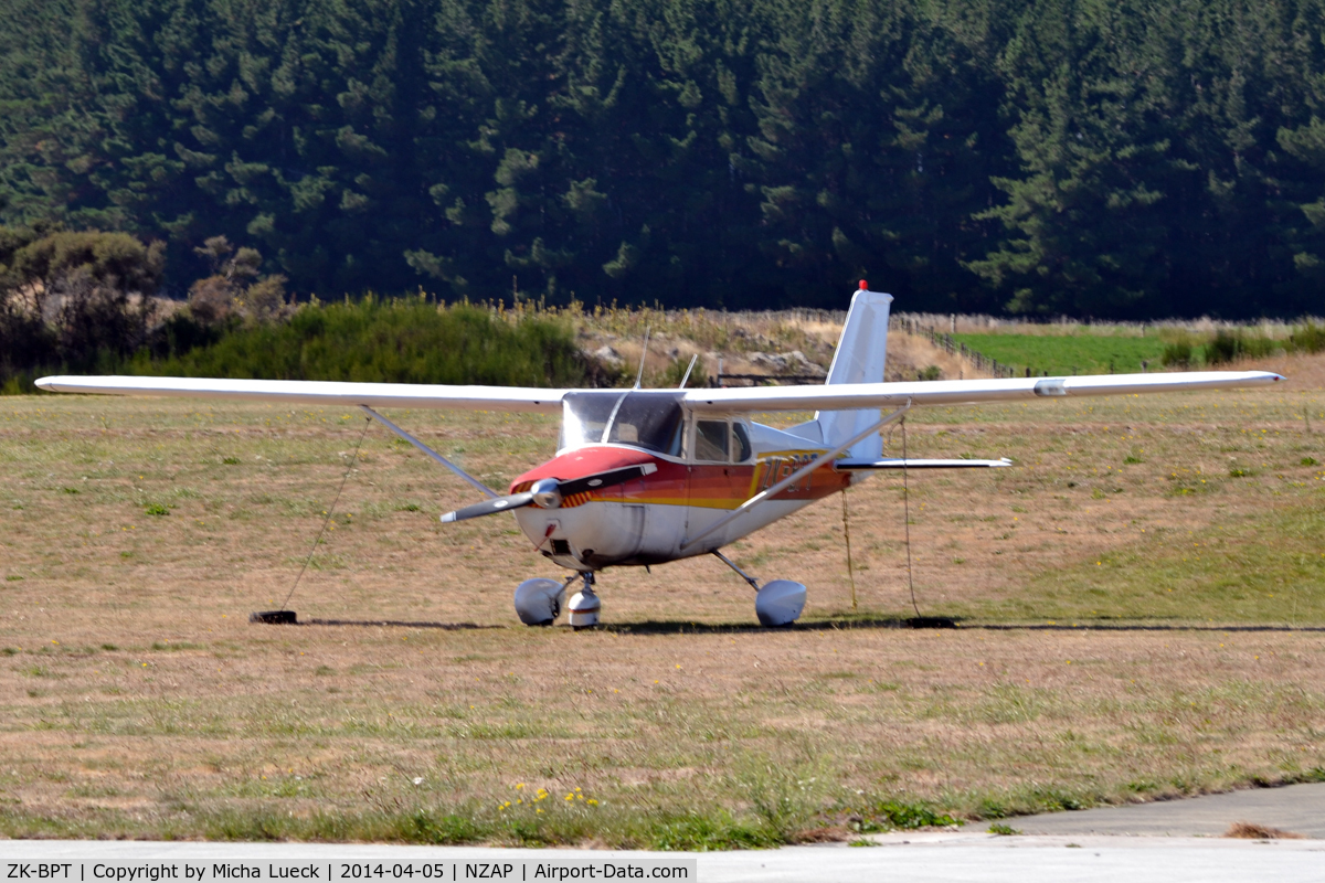 ZK-BPT, 1959 Cessna 172A C/N 47179, At Taupo