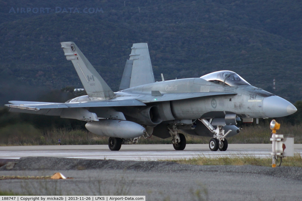 188747, 1985 McDonnell Douglas CF-188A Hornet C/N 0333/A277, Taxiing. Crashed in november 2016, killing pilot.