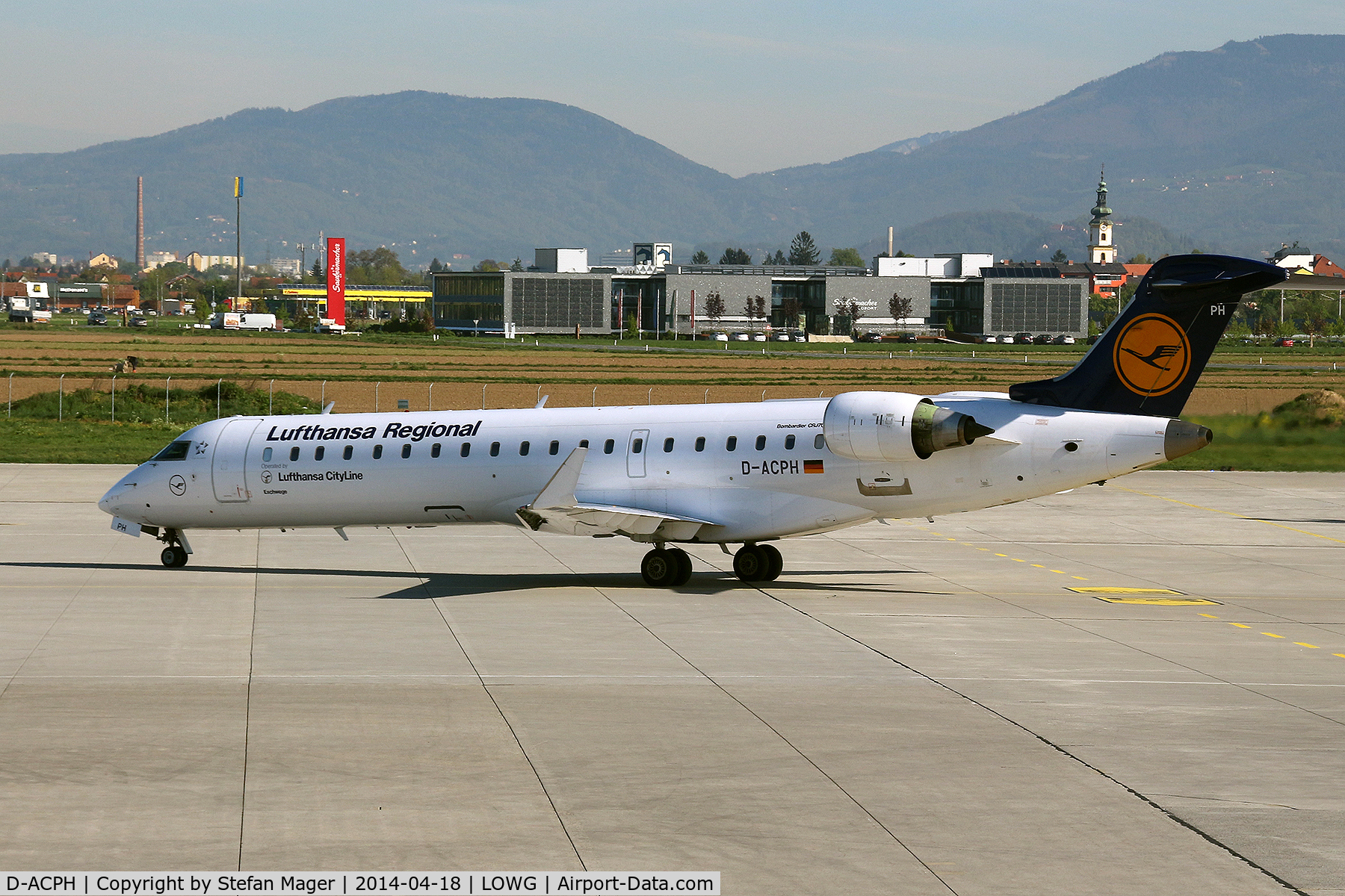 D-ACPH, 2002 Canadair CRJ-701ER (CL-600-2C10) Regional Jet C/N 10043, Lufthansa CRJ700 taxing for departure to Munich