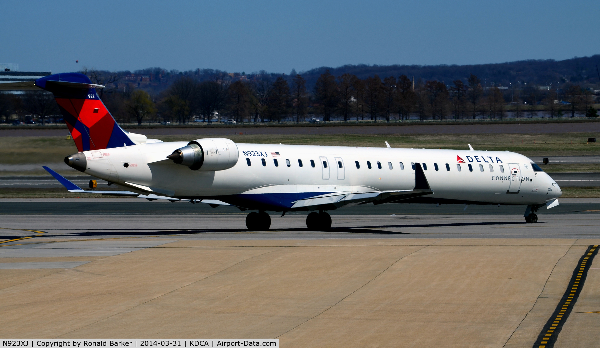 N923XJ, 2008 Bombardier CRJ-900ER (CL-600-2D24) C/N 15177, Taxi National