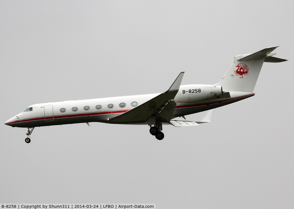 B-8258, Gulfstream Aerospace GV-SP (G550) C/N 5360, Landing rwy 32L