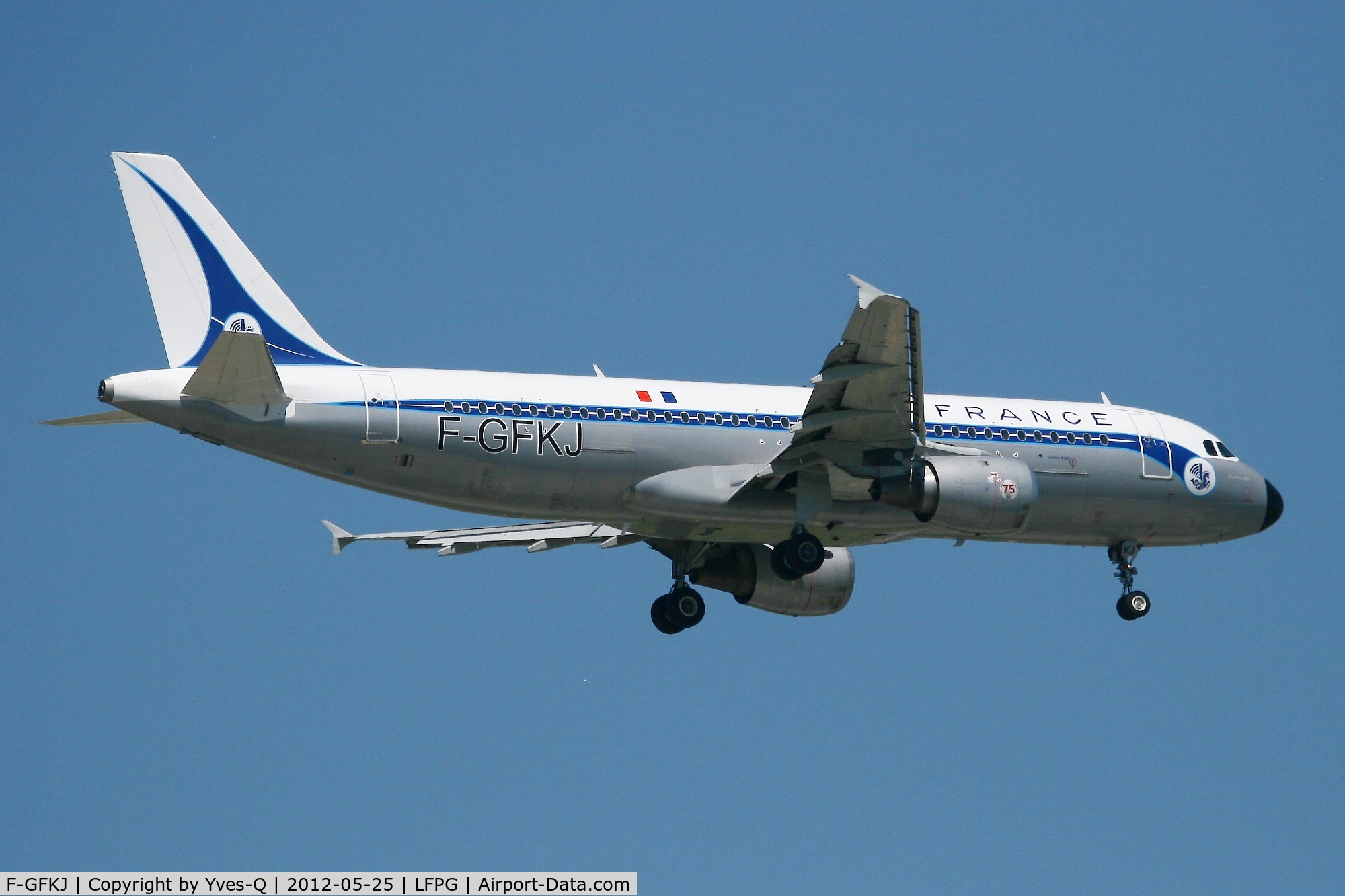 F-GFKJ, 1989 Airbus A320-211 C/N 0063, Airbus A320-211, Short approach Rwy 08R, Roissy Charles De Gaulle Airport (LFPG-CDG)