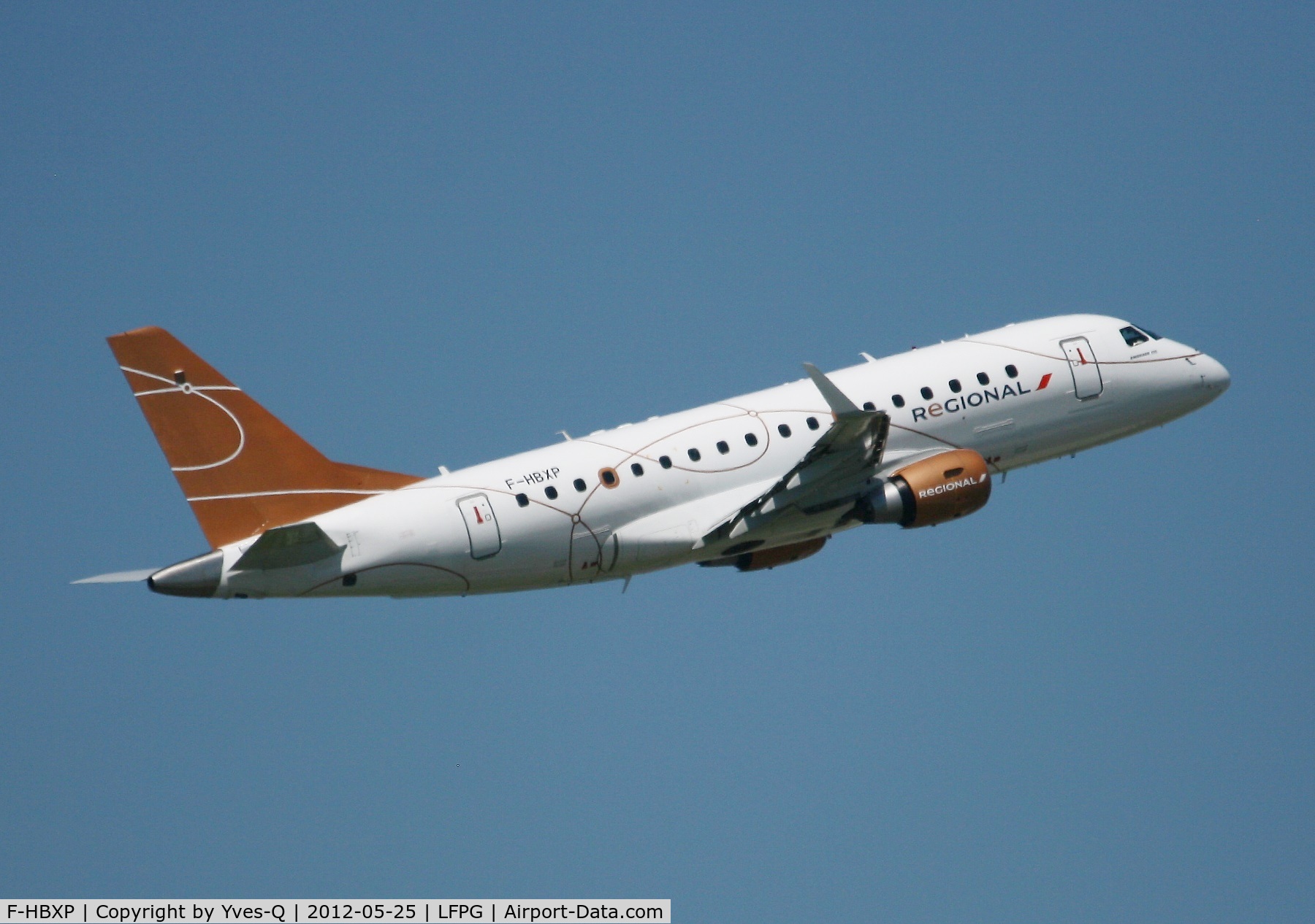 F-HBXP, 2004 Embraer 170LR (ERJ-170-100LR) C/N 17000036, Embraer 170ST, Take off Rwy 08L, Roissy Charles De Gaulle Airport (LFPG-CDG)