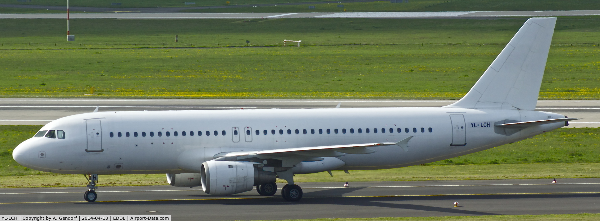YL-LCH, 1992 Airbus A320-211 C/N 426, Smart Lynx (untitled), is here at Düsseldorf Int'l(EDDL) shortly after landing