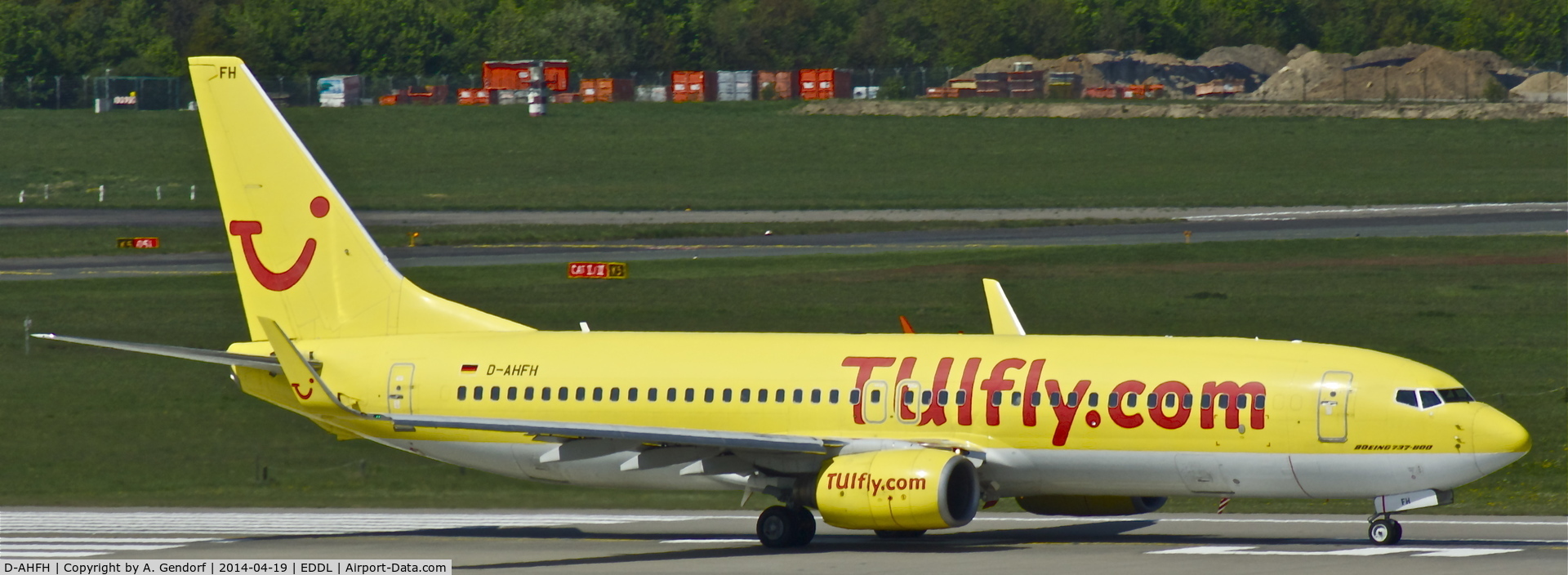 D-AHFH, 1999 Boeing 737-8K5 C/N 27983, TUIfly, is here departing at Düsseldorf Int'l(EDDL) to Las Palmas(GCLP)