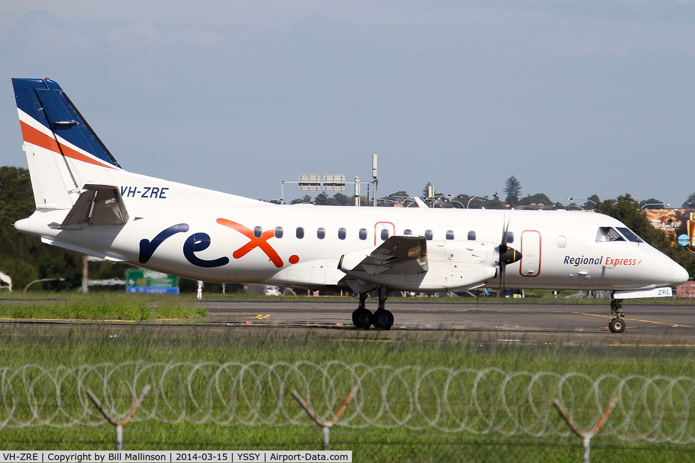 VH-ZRE, Saab 340B C/N 340B-391, taxiing from 34R