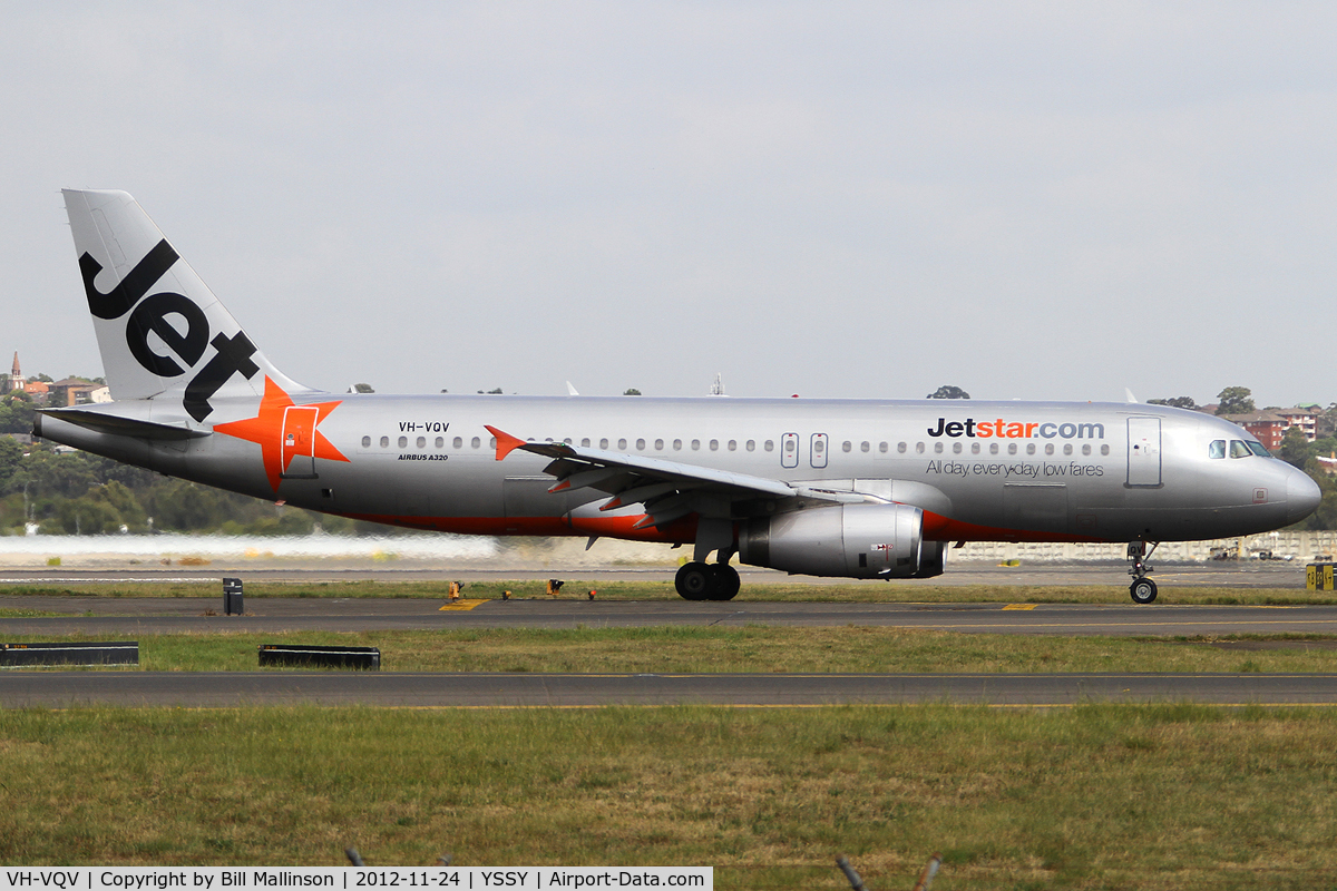 VH-VQV, 2004 Airbus A320-232 C/N 2338, taxiing from 34L