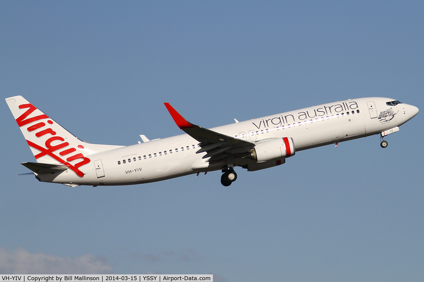 VH-YIV, 2013 Boeing 737-8FE C/N 40698, away into the blue