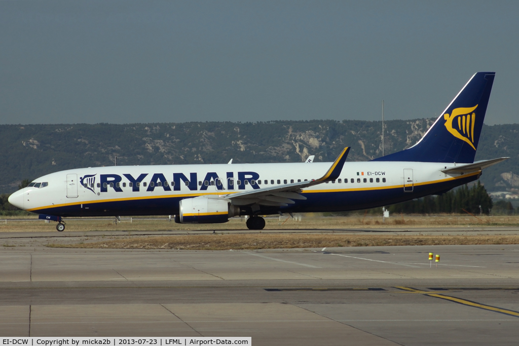 EI-DCW, 2004 Boeing 737-8AS C/N 33568, Taxiing