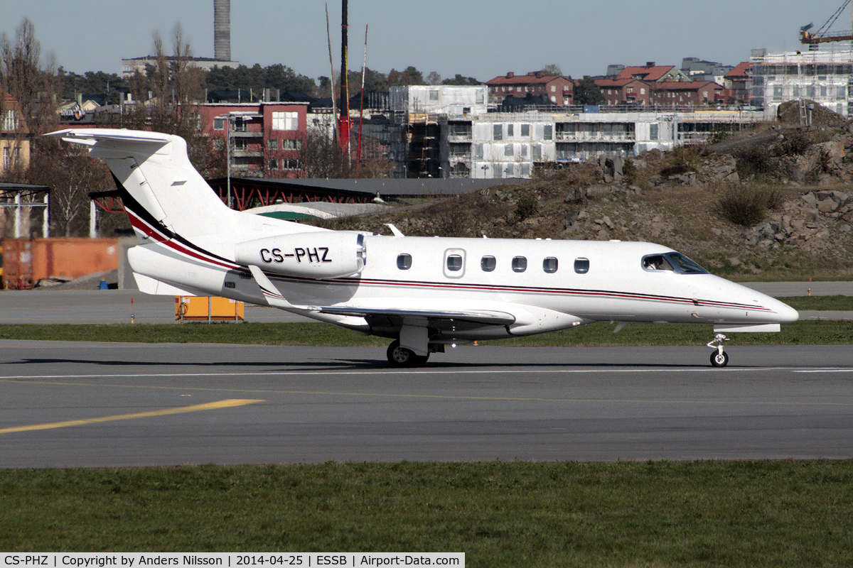 CS-PHZ, 2012 Embraer EMB-505 Phenom 300 C/N 50500091, Lining up runway 12.