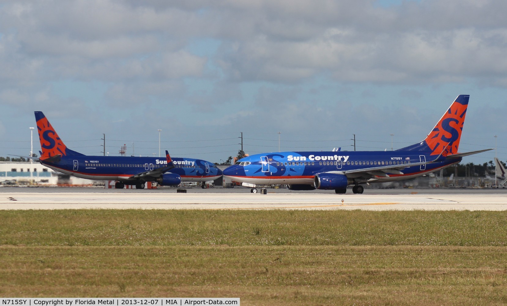 N715SY, 2004 Boeing 737-752 C/N 33787, Sun Country 737-700