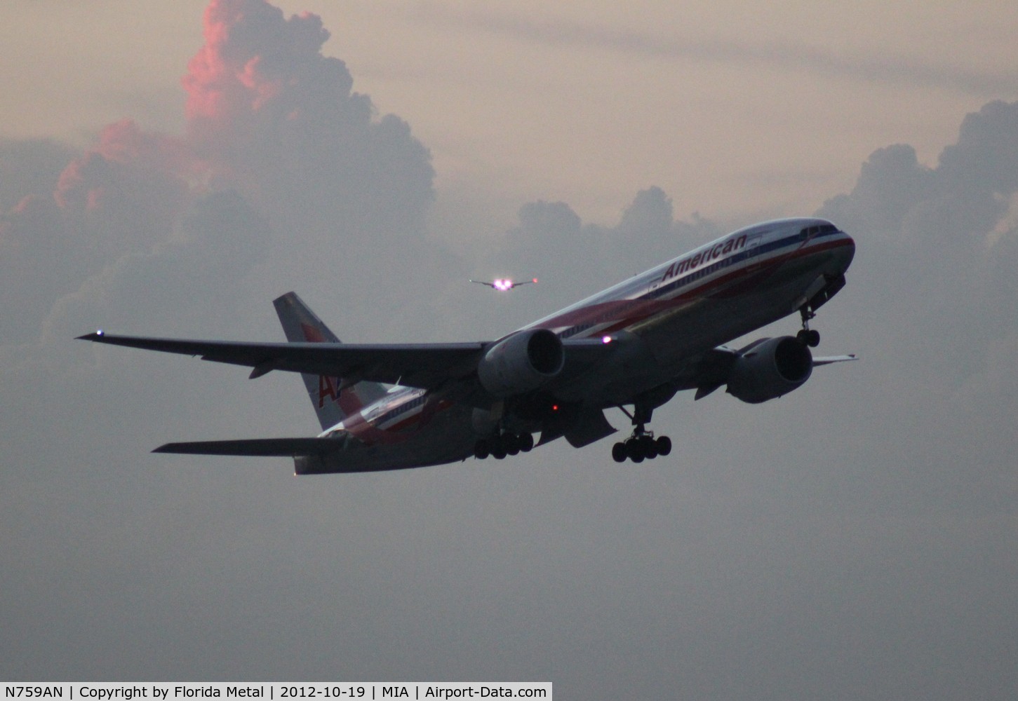 N759AN, 2001 Boeing 777-223/ER C/N 32638, American 