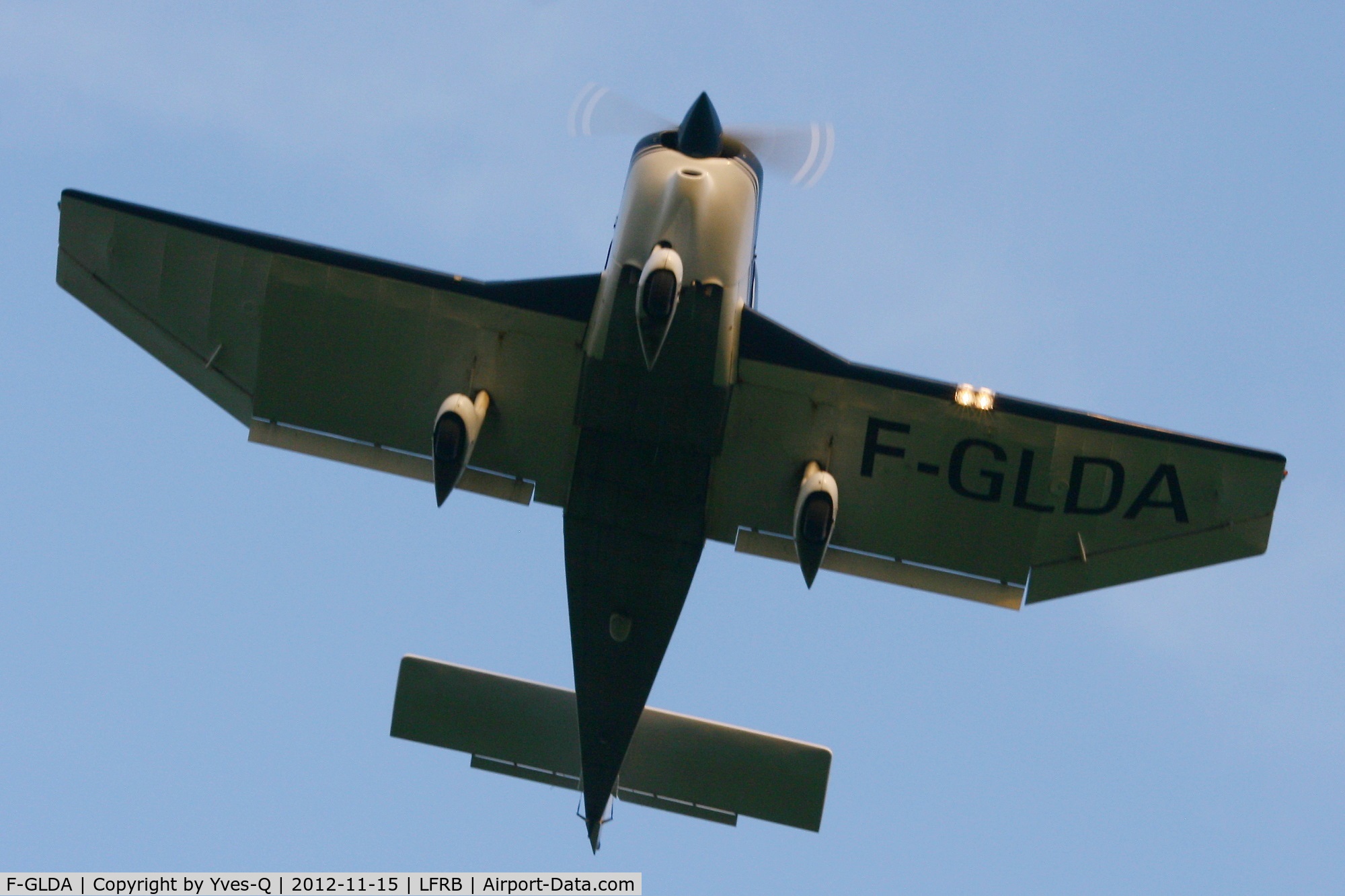F-GLDA, Robin DR-400-160 Chevalier C/N 2074, Robin DR-400-160, Short approach rwy 25L, Brest-Guipavas Airport (LFRB-BES)