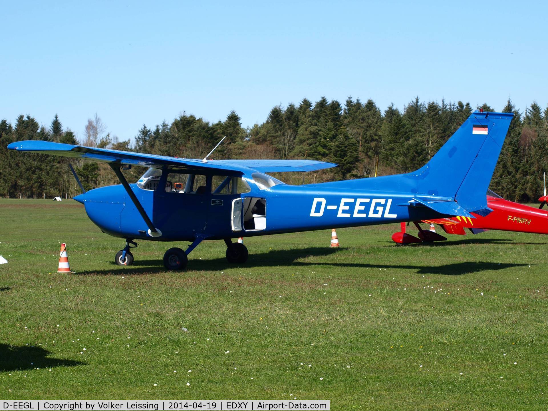 D-EEGL, 1976 Reims F172M Skyhawk C/N 1335, parking