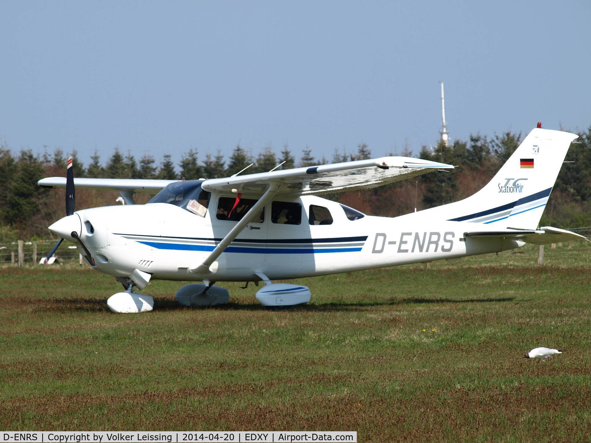 D-ENRS, 2003 Cessna T206H Turbo Stationair C/N T20608378, parking