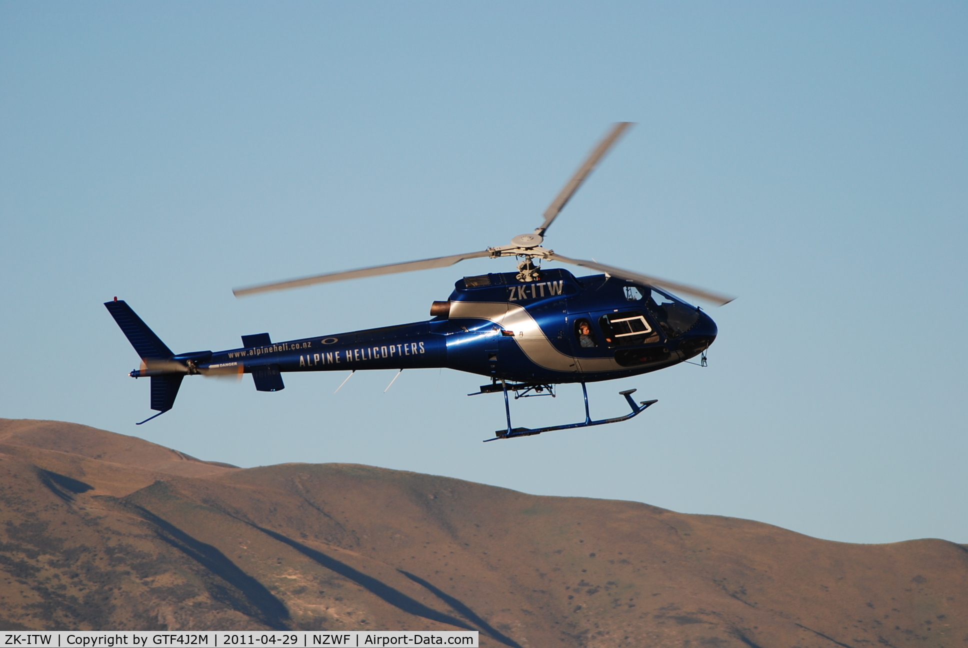 ZK-ITW, Aerospatiale AS-350BA Ecureuil C/N 1344, ZK-ITW  Alpine Helicopters landing at Wanaka 29.4.11