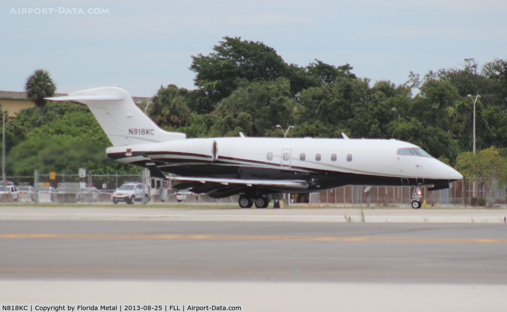 N818KC, 2005 Bombardier Challenger 300 (BD-100-1A10) C/N 20043, Challenger 300