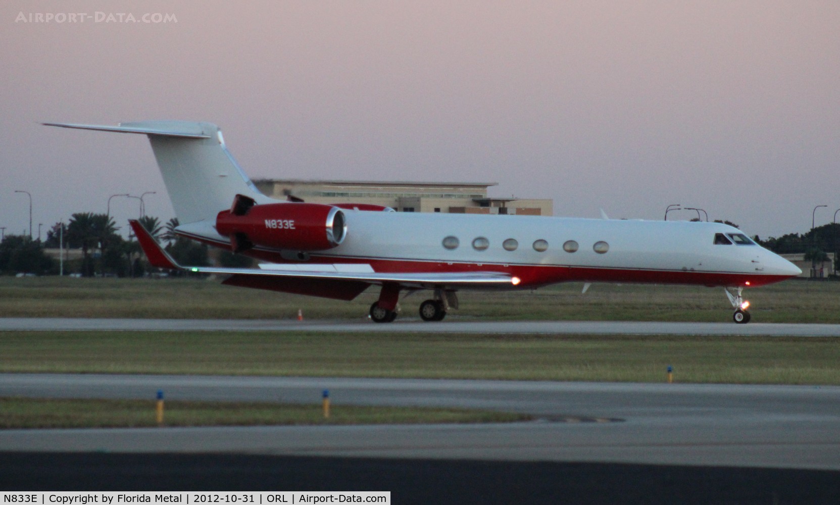 N833E, 1998 Gulfstream Aerospace G-V C/N 557, Gulfstream V