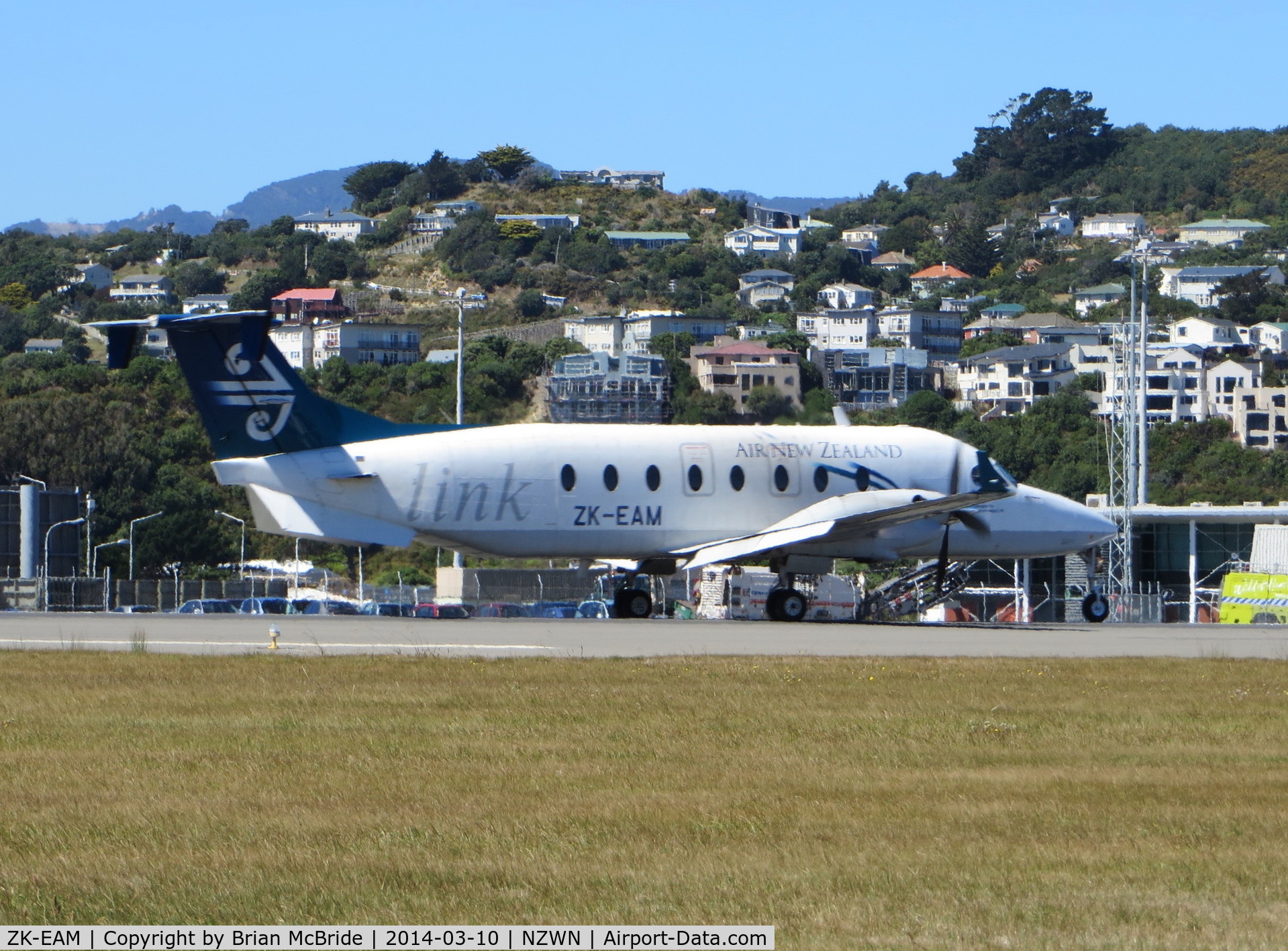 ZK-EAM, 2002 Beech 1900D C/N UE-436, Air New Zealand (Eagle Airways). Raytheon 1900D. ZK-EAM cn UE-436. Wellington - International (WLG NZWN). Image © Brian McBride. 10 March 2014