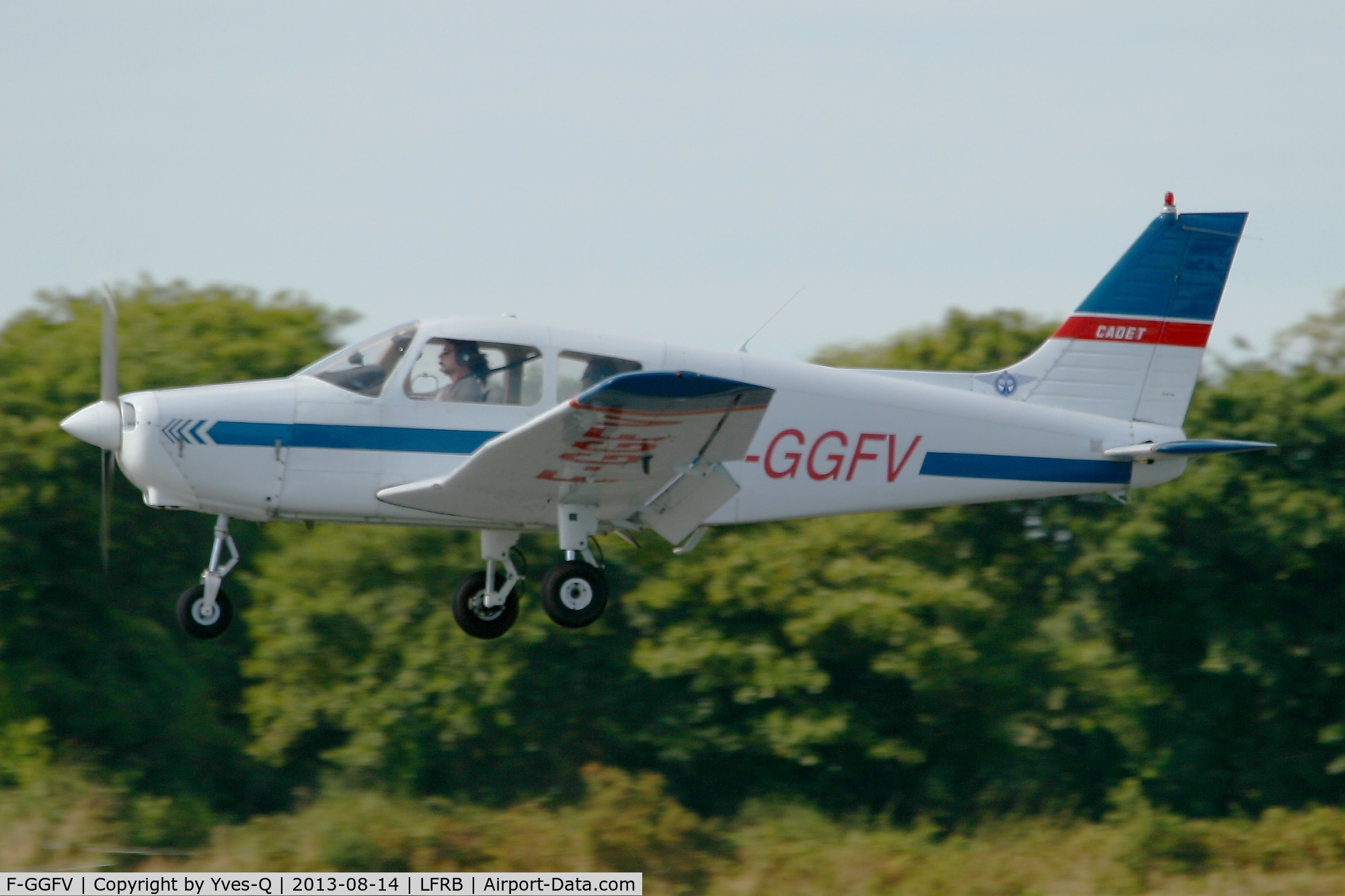F-GGFV, Piper PA-28-161 Warrior II C/N 28-41077, Piper PA-28-161 Warrior II, On final rwy 25L, Brest-Guipavas Airport (LFRB-BES)