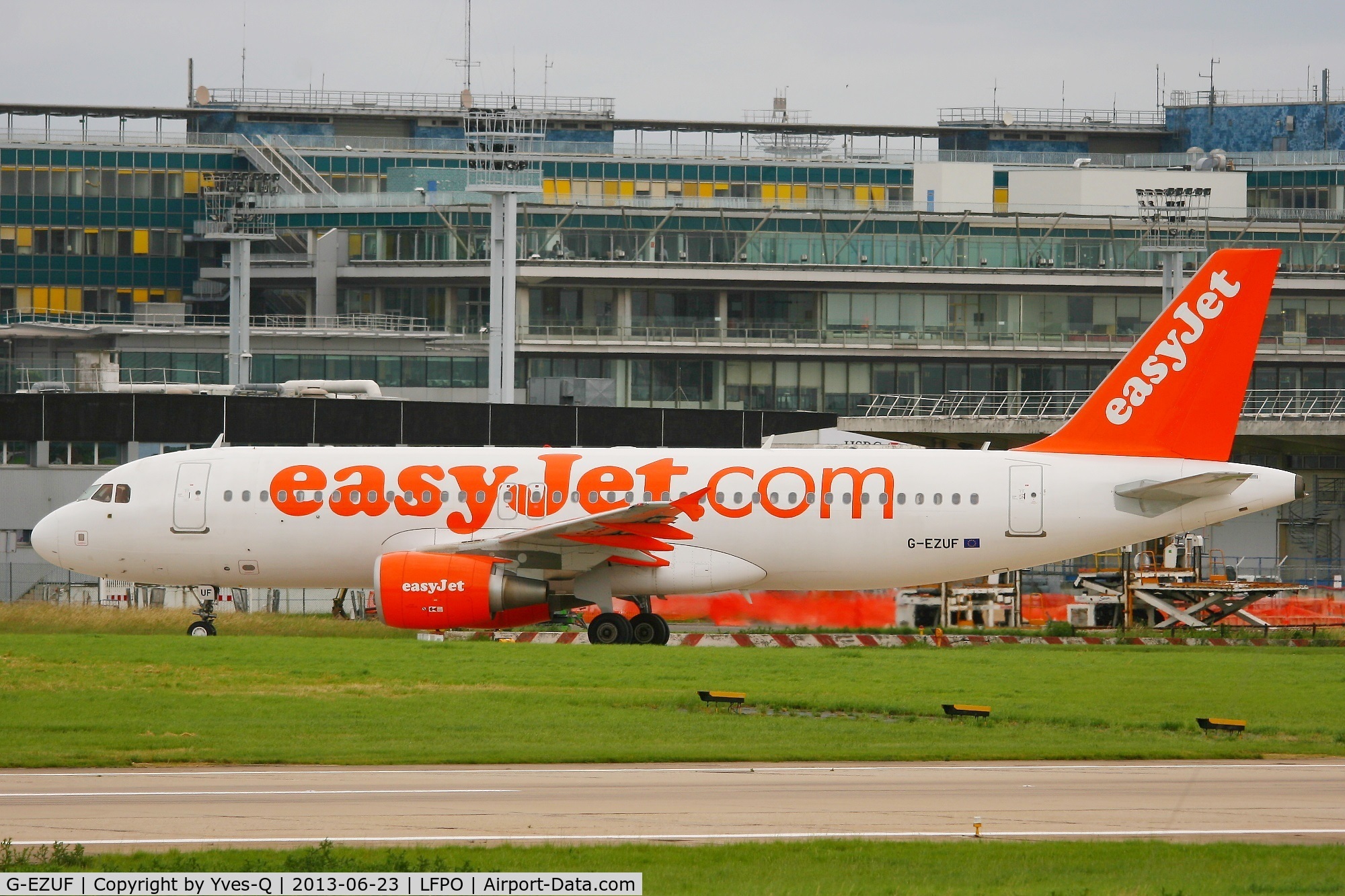 G-EZUF, 2011 Airbus A320-214 C/N 4676, A320-214, Taxiing after Landing Rwy 26, Paris-Orly Airport (LFPO-ORY)