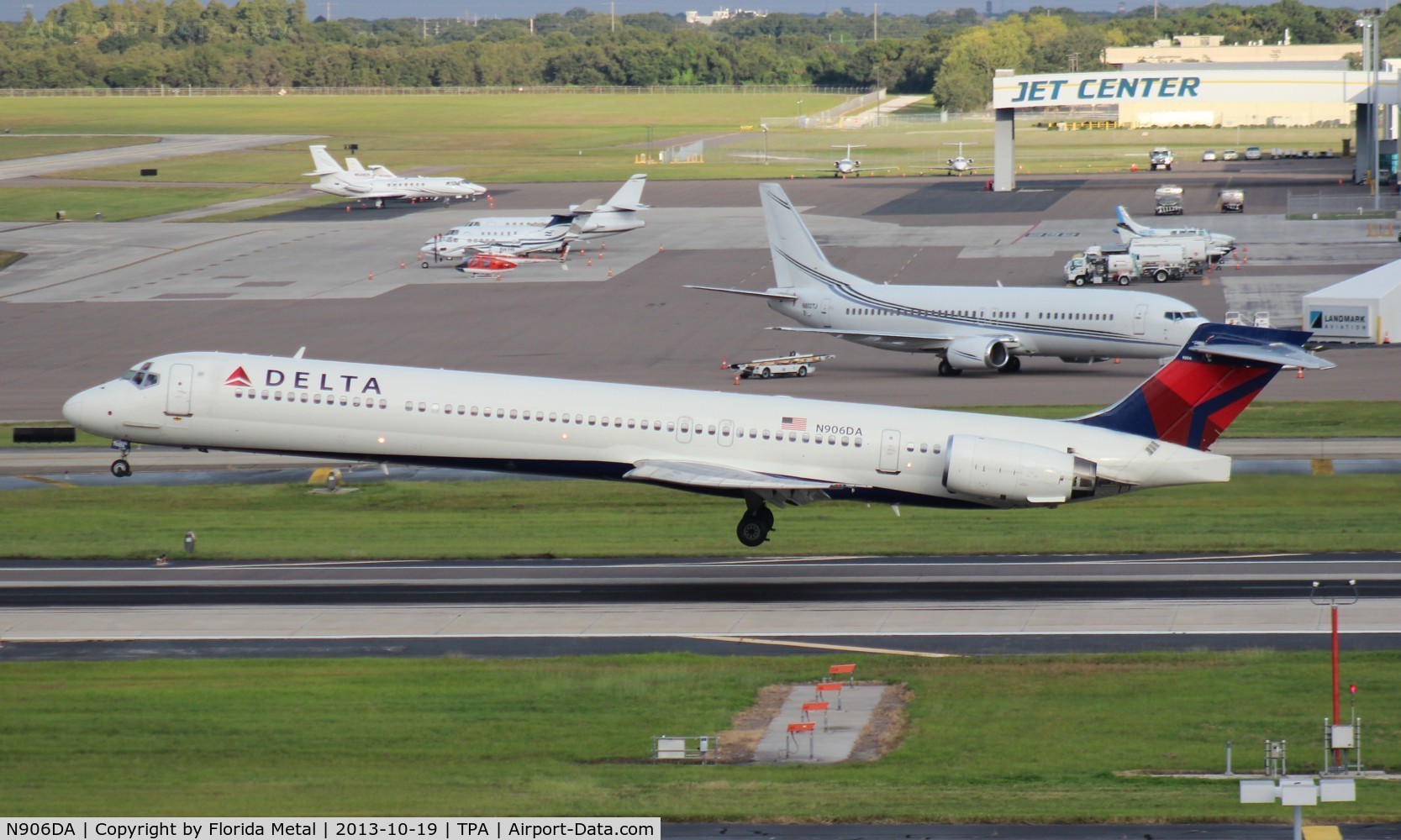 N906DA, 1995 McDonnell Douglas MD-90-30 C/N 53386, Delta MD-90-30