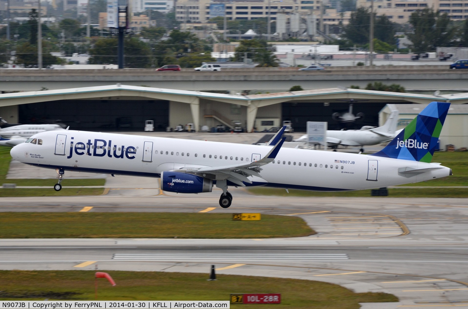 N907JB, 2013 Airbus A321-231 C/N 5865, JetBlue A321 arriving in FLL