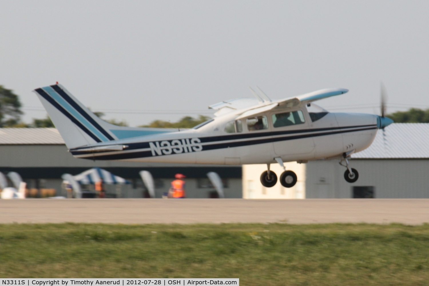 N3311S, 1969 Cessna 210J Centurion C/N 21059111, EAA photo ship.  1969 Cessna 210J, c/n: 21059111