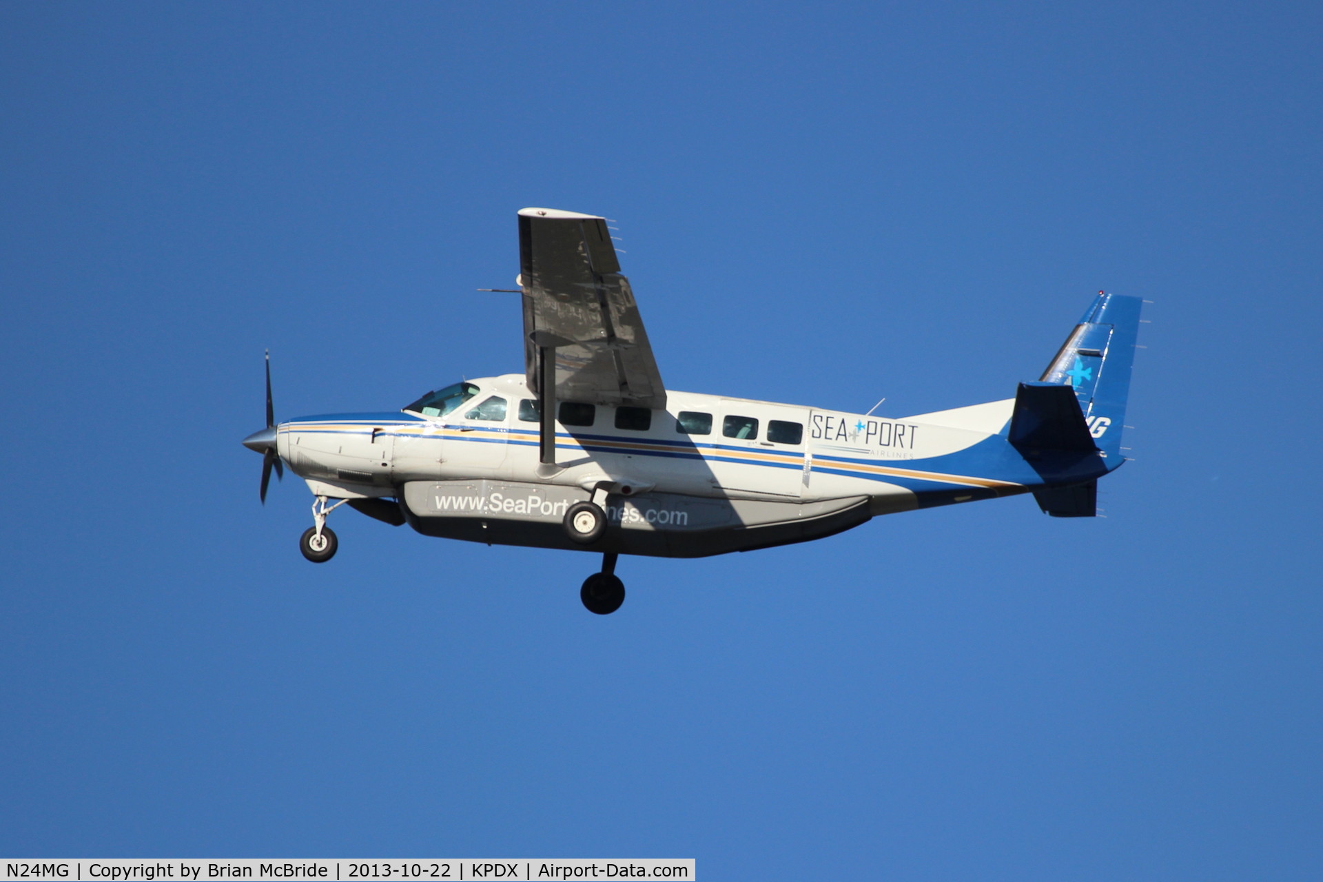 N24MG, 2000 Cessna 208B Grand Caravan C/N 208B0850, Seaport Airlines. Cessna 208 Caravan. N24MG cn 208B0850. Portland - International (PDX KPDX). Image © Brian McBride. 22 October 2013
