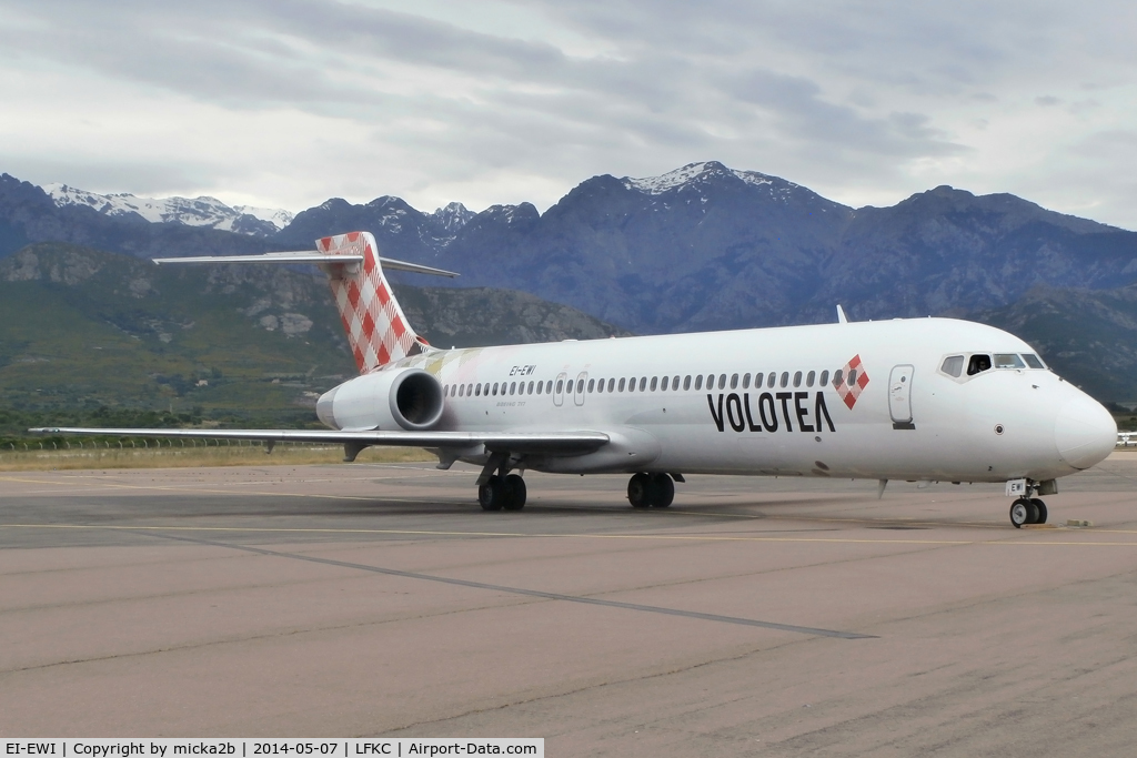 EI-EWI, 2003 Boeing 717-2BL C/N 55170, Parked