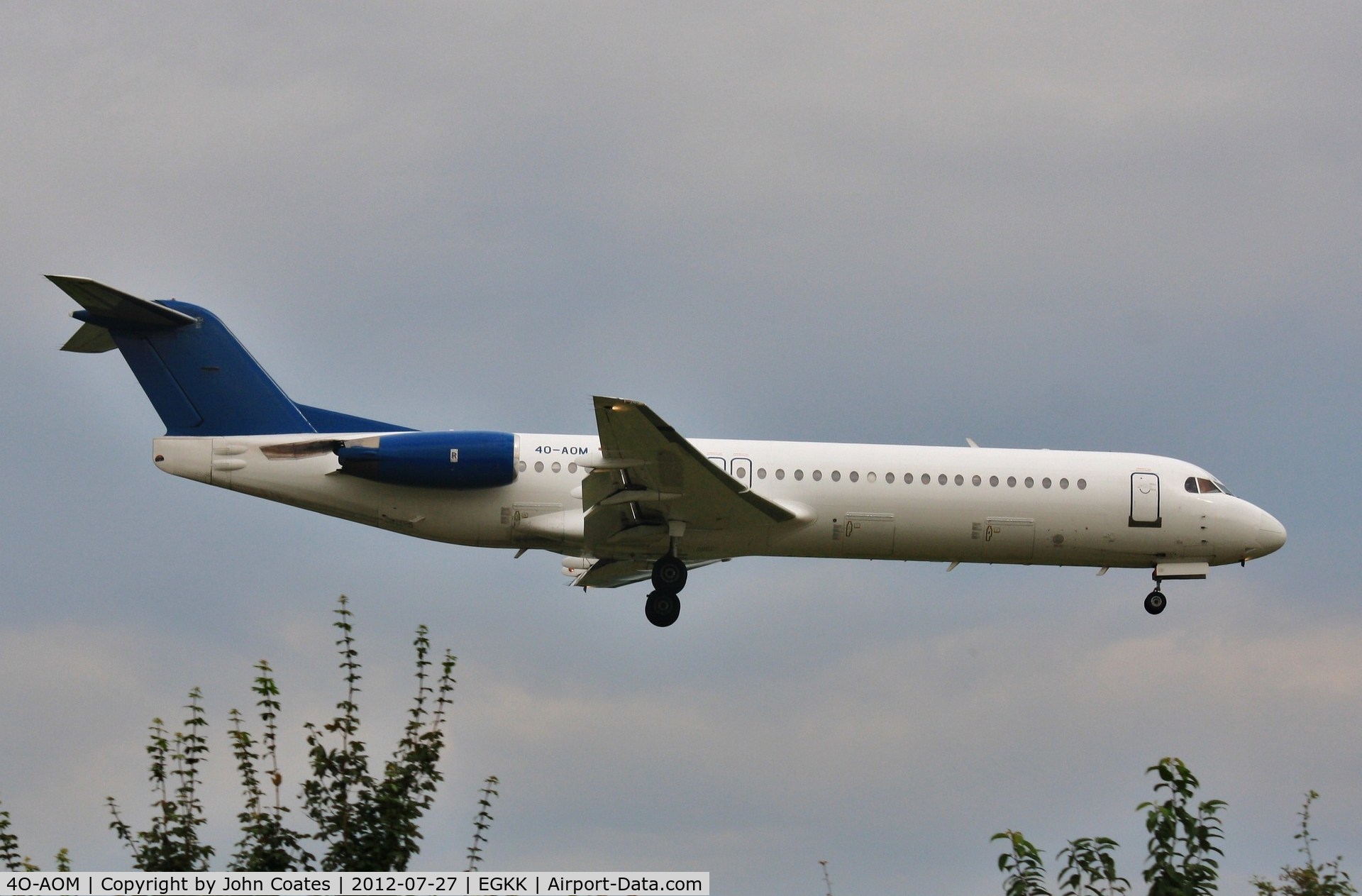 4O-AOM, 1990 Fokker 100 (F-28-0100) C/N 11321, Arriving 08