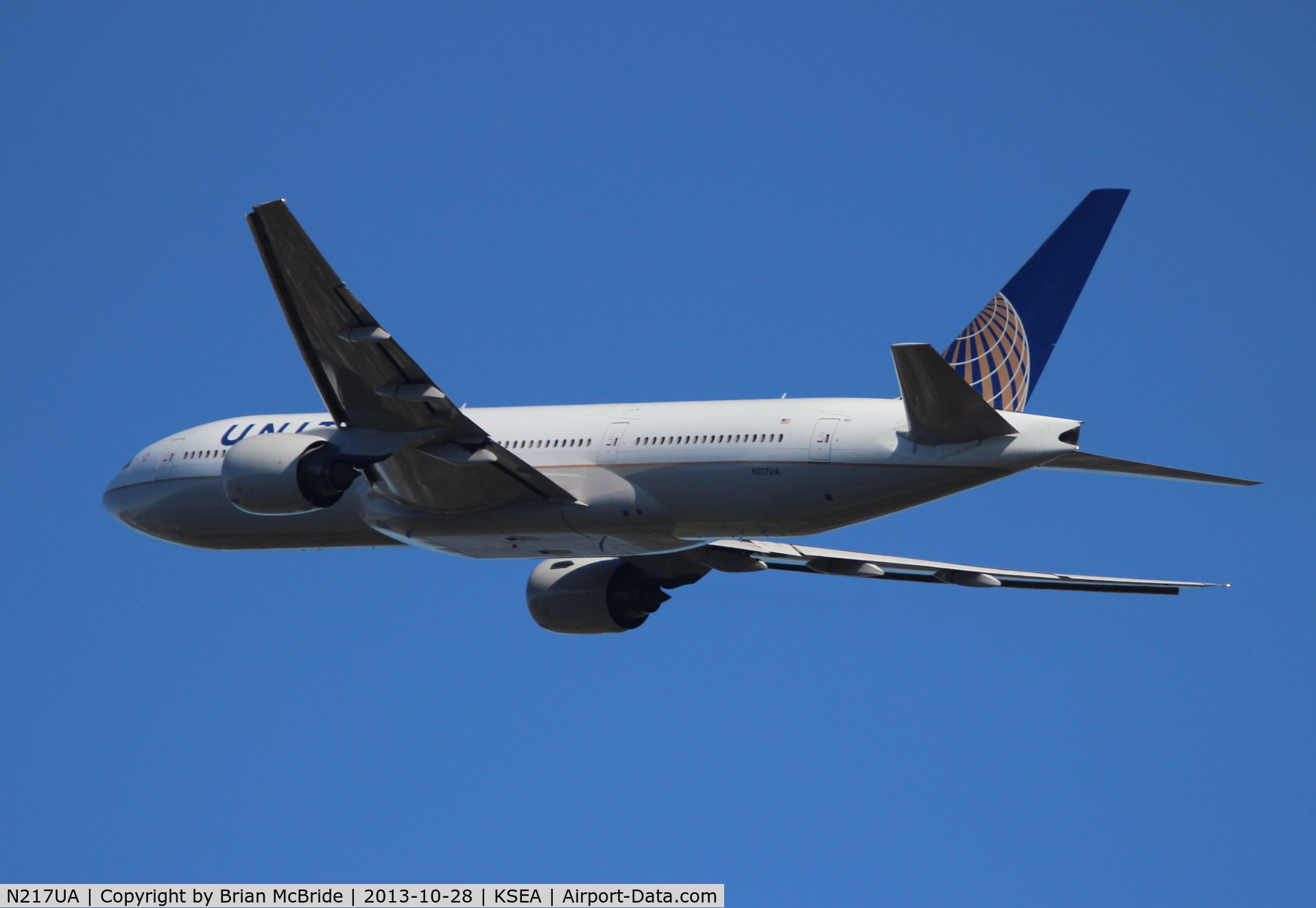 N217UA, 2000 Boeing 777-222 C/N 30550, United Airlines. 777-222ER. N217UA cn 30550 294. Seattle Tacoma - International (SEA KSEA). Image © Brian McBride. 28 October 2013