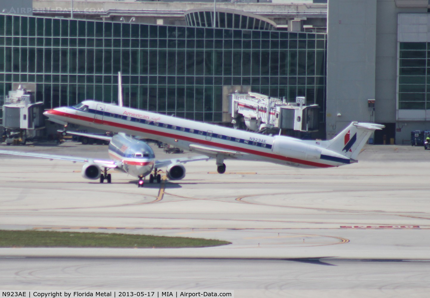 N923AE, 2005 Embraer ERJ-145LR (EMB-145LR) C/N 14500907, Eagle E145