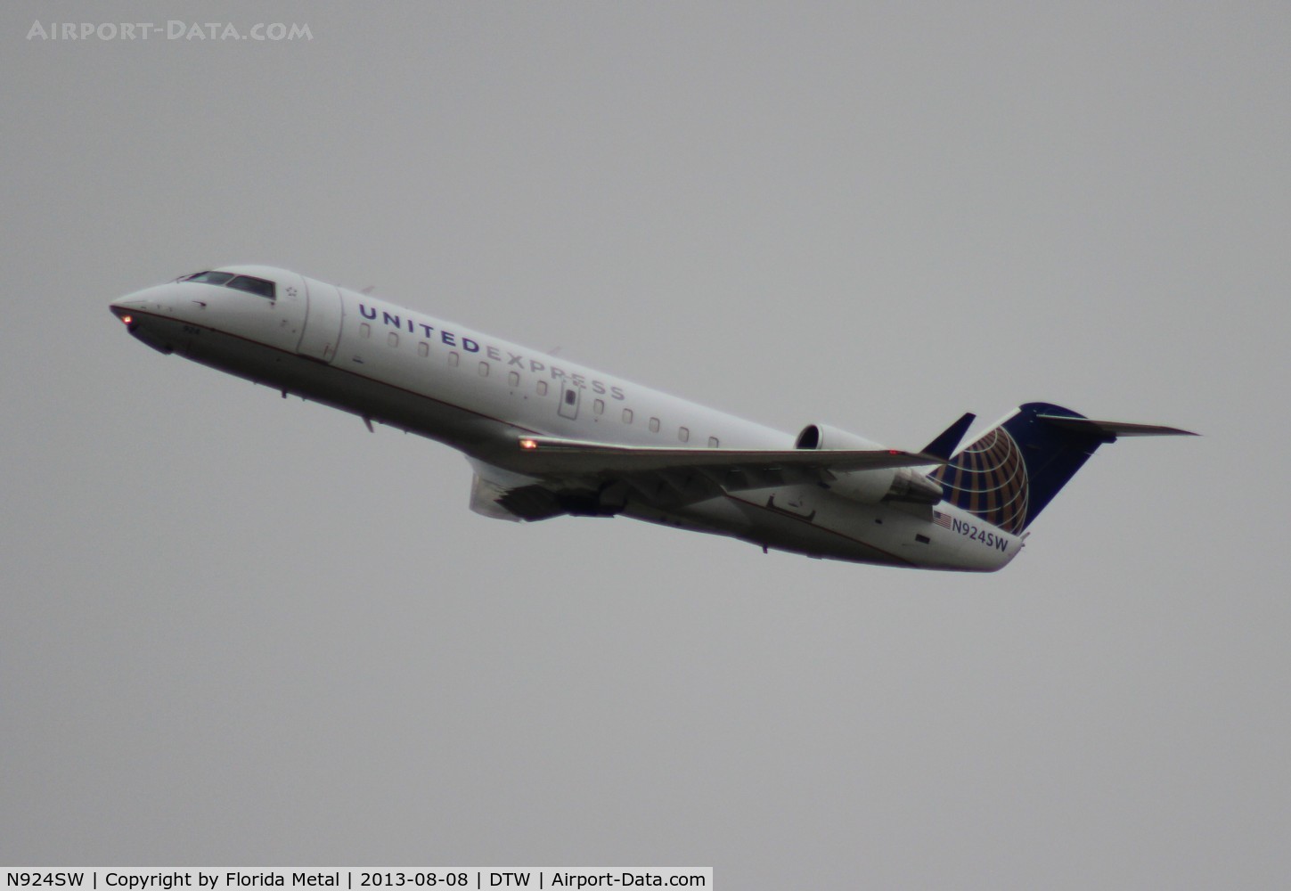 N924SW, 2002 Bombardier CRJ-200LR (CL-600-2B19) C/N 7681, United Express CRJ-200