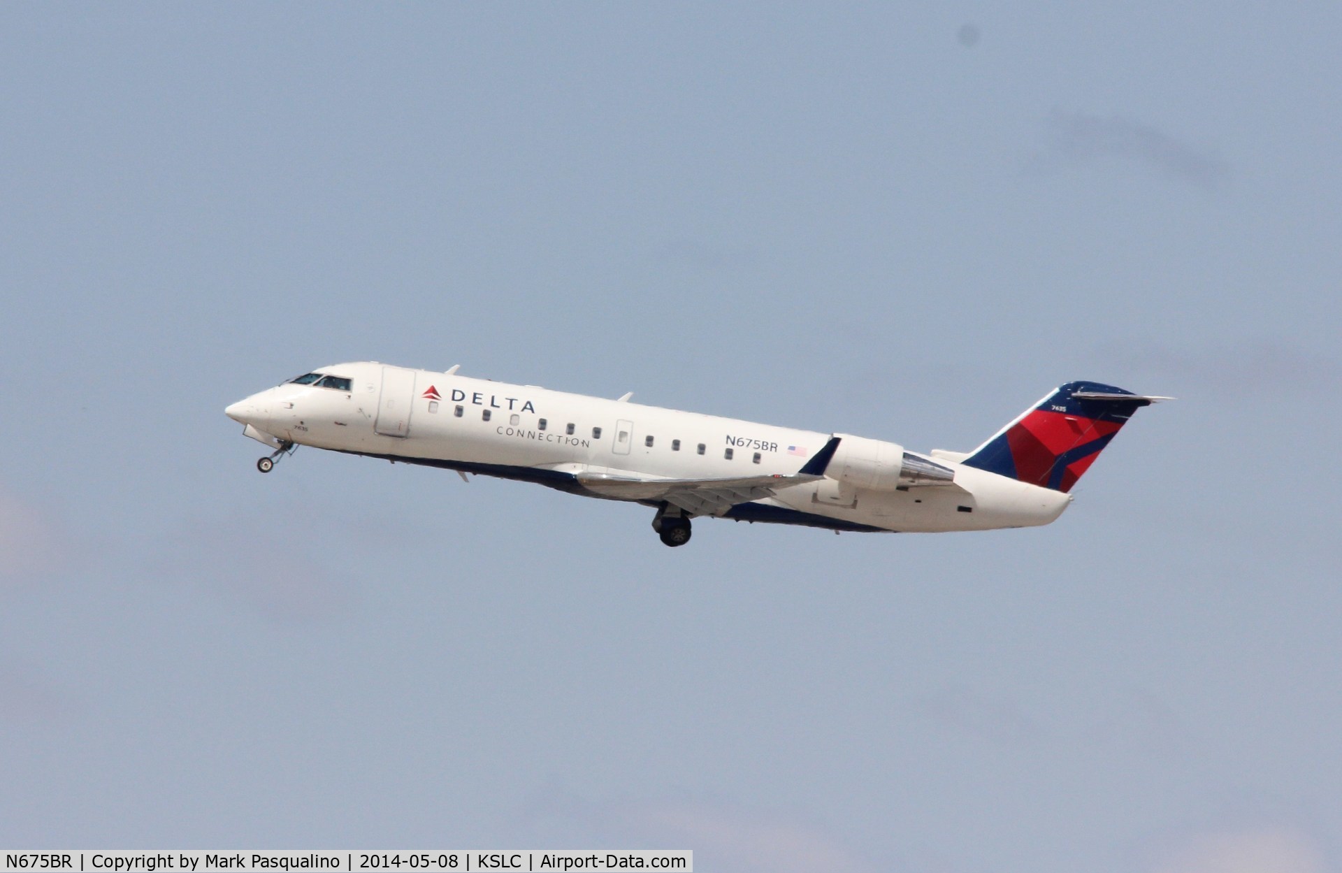 N675BR, 2002 Bombardier CRJ-200ER (CL-600-2B19) C/N 7635, CL-600-2B19