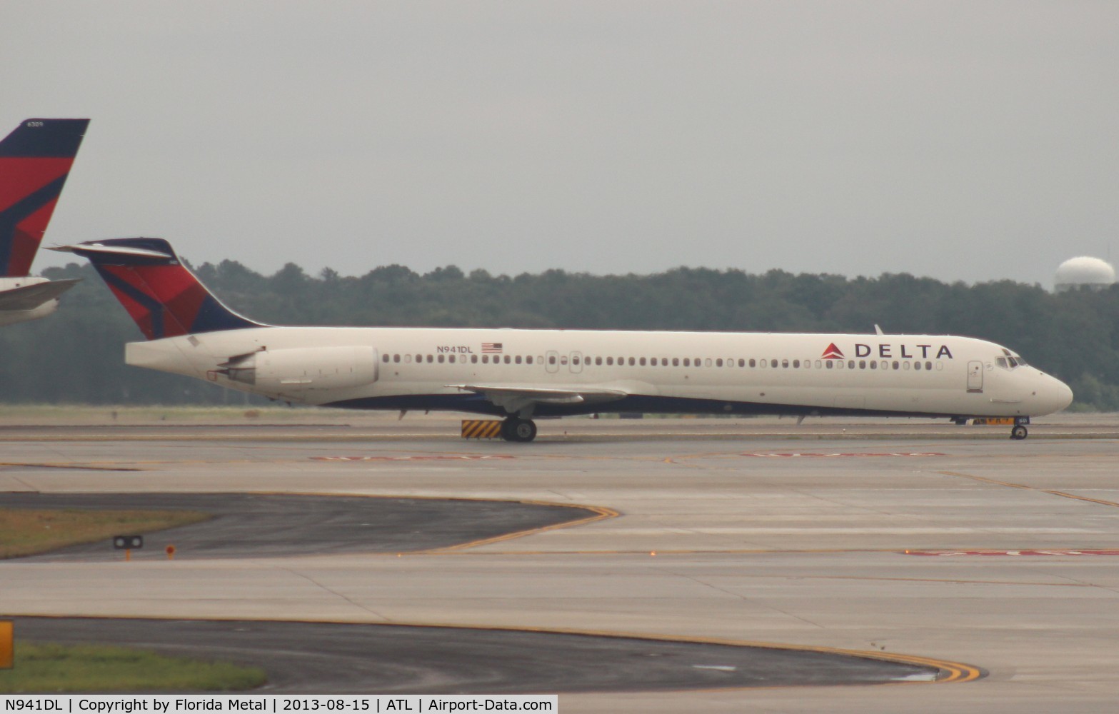 N941DL, 1989 McDonnell Douglas MD-88 C/N 49814, Delta MD-88