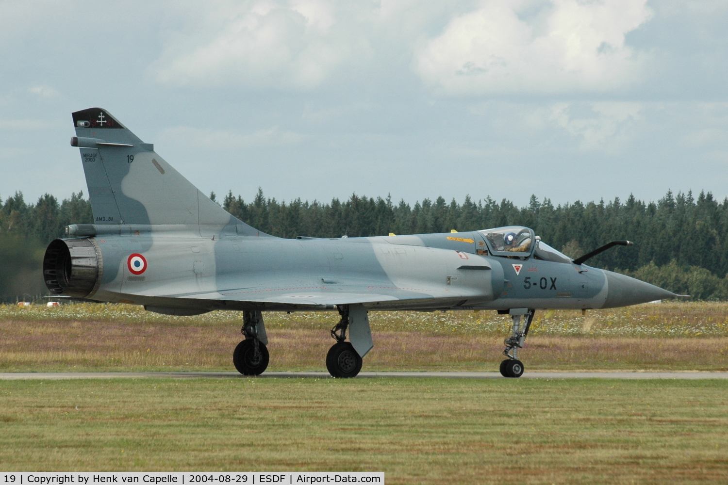 19, Dassault Mirage 2000C C/N 50, Dassault Mirage 2000C of EC02.005 of the Frencg Air Force, here with code 5-OX, taxying in after a display at Ronneby Air Base, Sweden