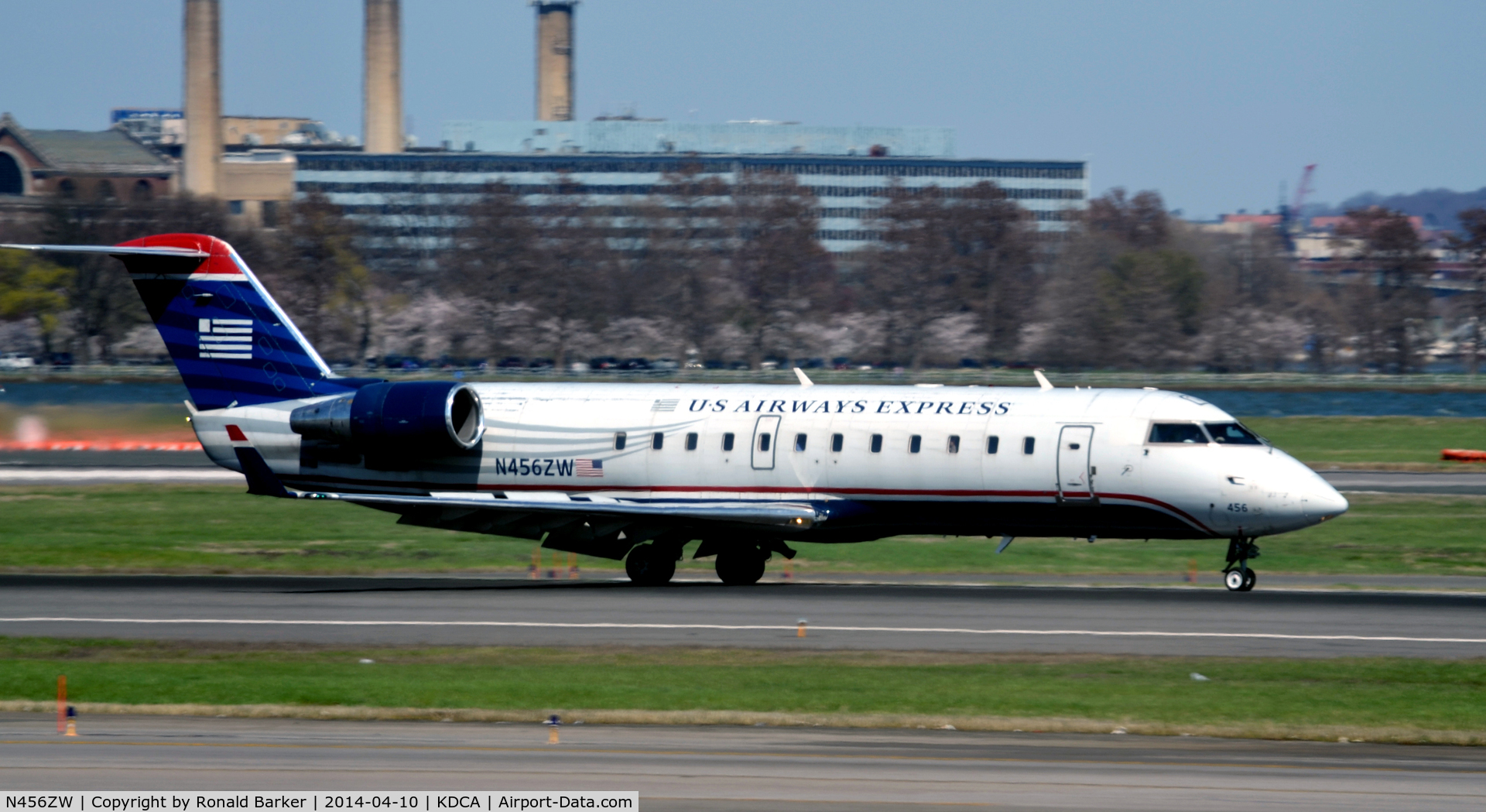 N456ZW, 2003 Bombardier CRJ-200LR (CL-600-2B19) C/N 7849, Landing National