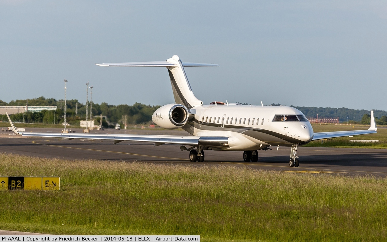 M-AAAL, 2011 Bombardier BD-700-1A10 Global Express C/N 9443, taxying to the active