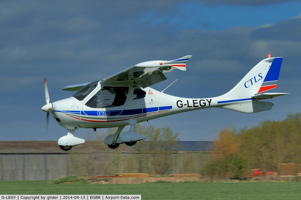 G-LEGY, 2008 Flight Design CTLS C/N F-08-09-13, Final approach rwy 29