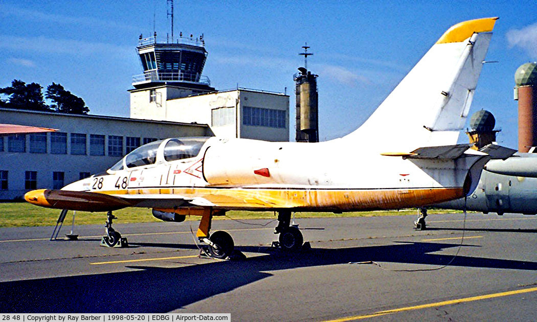 28 48, Aero L-39V Albatros Albatros C/N 630705, Aero Vodochody L-39V Albatros [630705] Berlin-Gatow~D 20/05/1998