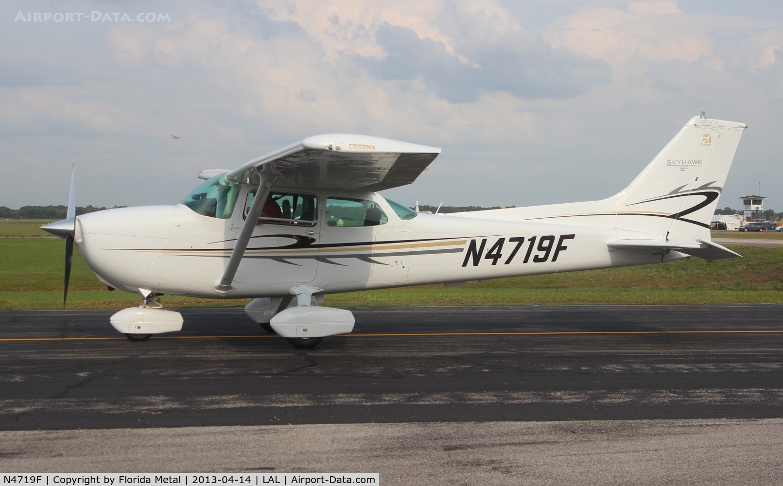 N4719F, 1979 Cessna 172N C/N 17273076, Cessna 172N taxiing to depart Sun N Fun
