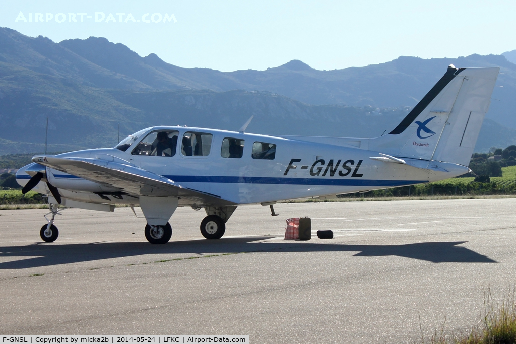 F-GNSL, 2001 Beech 58 Baron C/N TH-2006, Parked