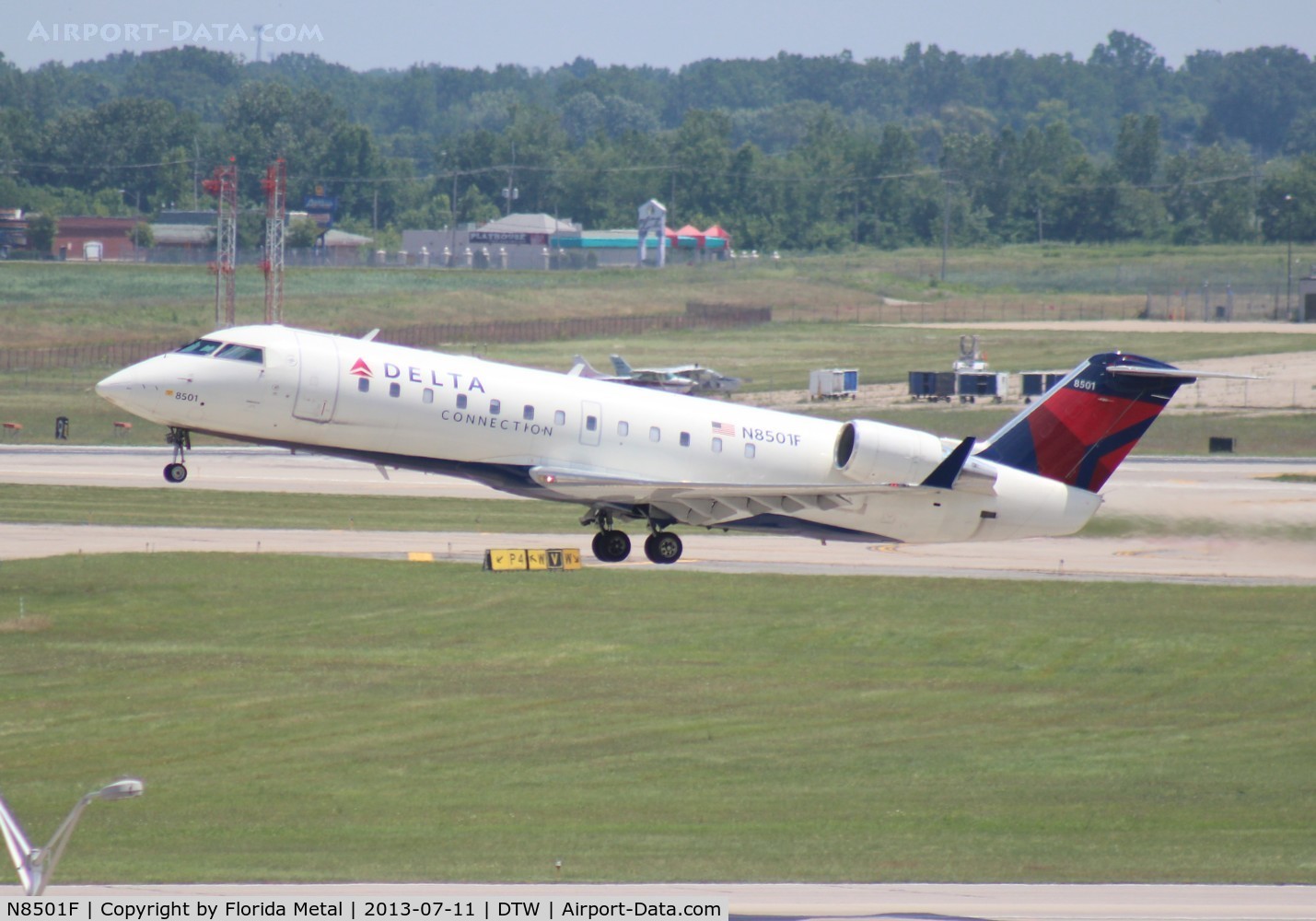 N8501F, 2001 Bombardier CRJ-200LR (CL-600-2B19) C/N 7501, Delta Connection CRJ-200