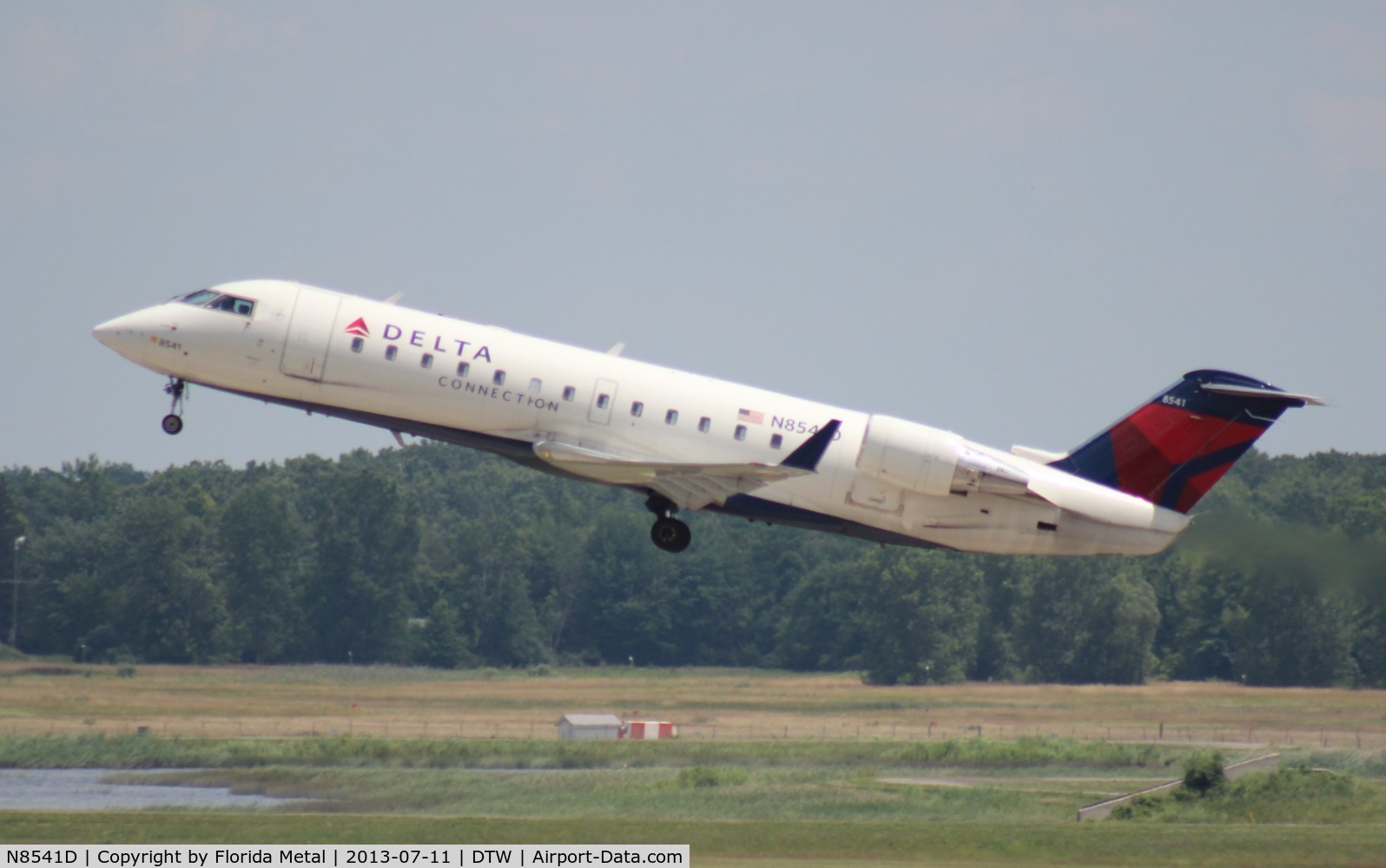 N8541D, 2001 Bombardier CRJ-200LR (CL-600-2B19) C/N 7541, Delta Connection CRJ-200