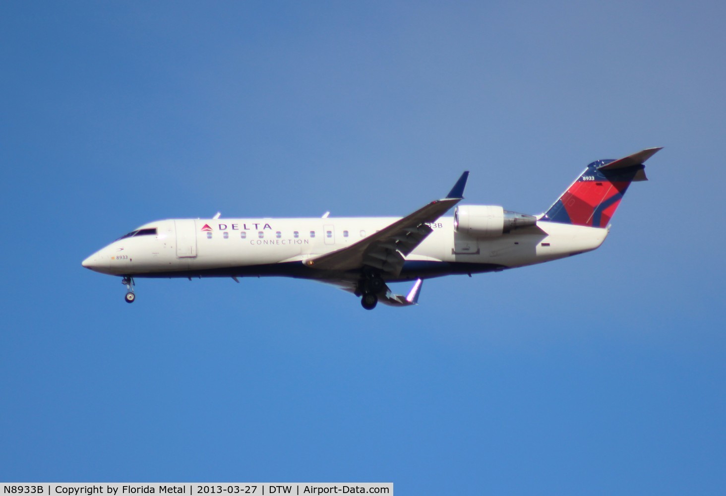 N8933B, 2004 Bombardier CRJ-200 (CL-600-2B19) C/N 7933, Delta Connection CRJ-200