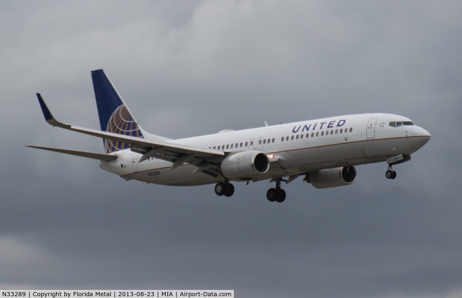 N33289, 2004 Boeing 737-824 C/N 31607, United 737-800