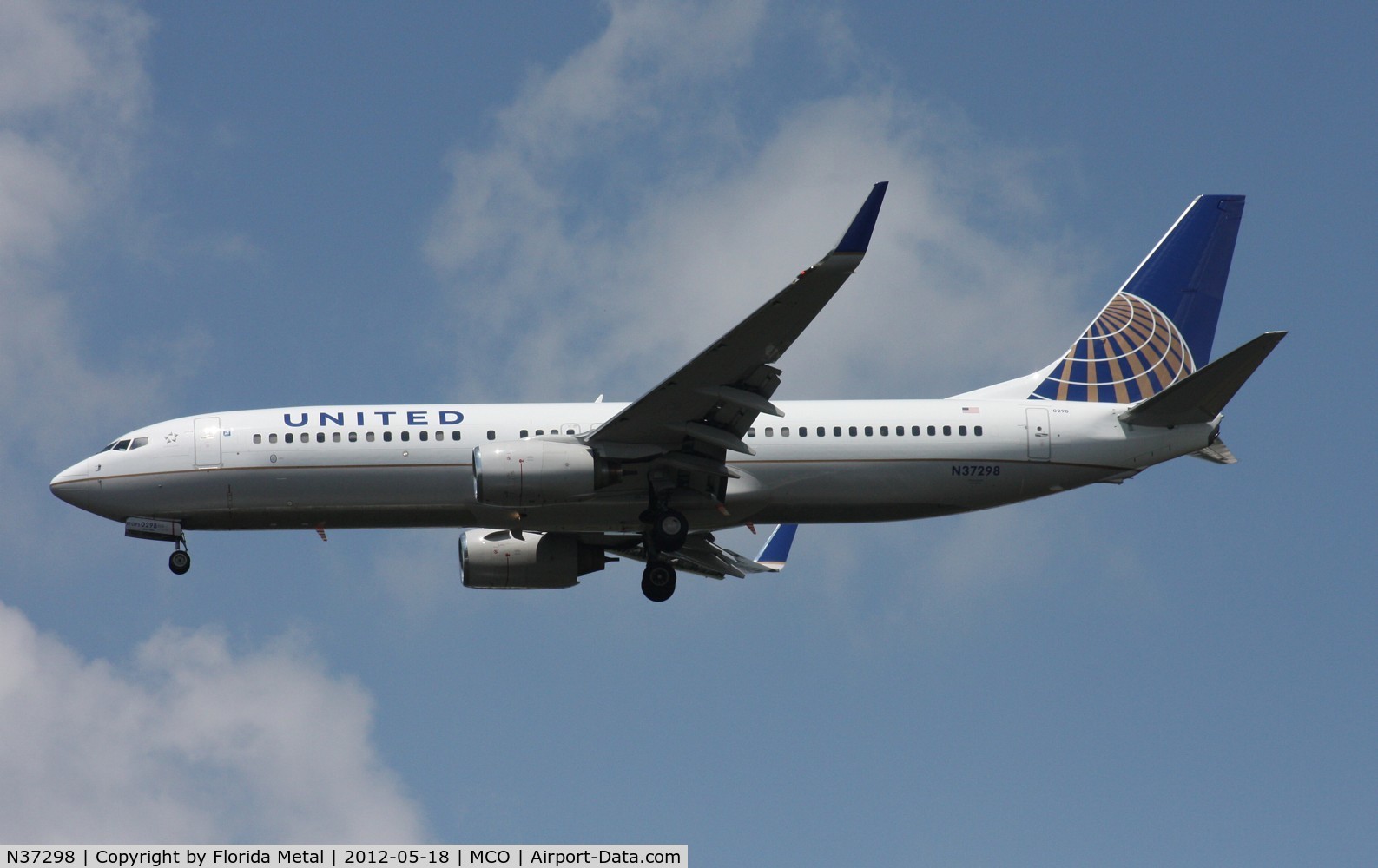 N37298, 2005 Boeing 737-824 C/N 34004, United 737-800